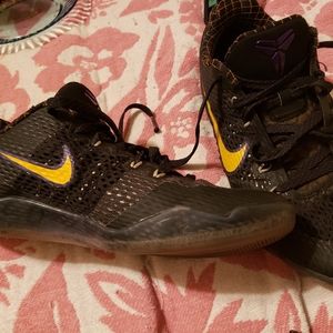 Kobe Bryant 9.5 shoes rare black mamba RIP Lakers